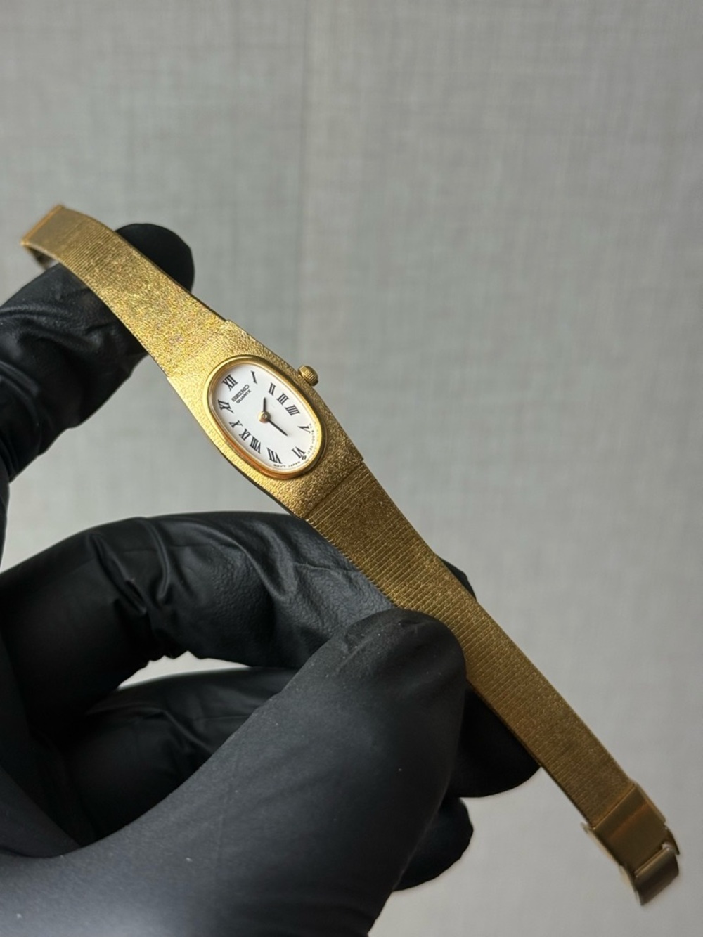 Vintage 1989 Seiko Quartz 1F20-5C90 Women’s Watch, Oval, Special Electroplated